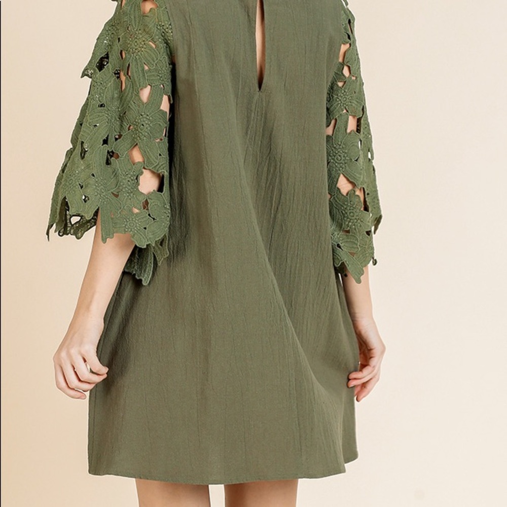 Umgee lace appliqué bell sleeve dress in green NWT - Picture 4 of 6